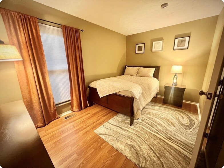 Building Photo - 4319 Frontenac Dr