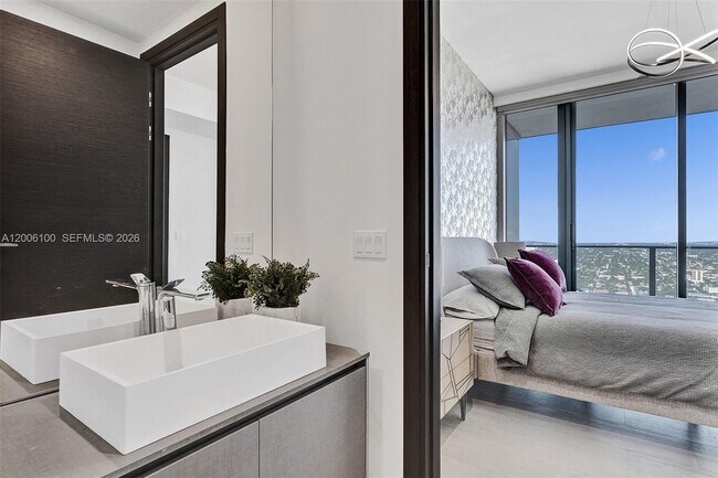 Building Photo - 1000 Brickell Plaza