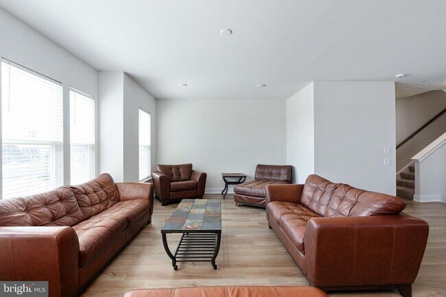 Building Photo - 1747 Riverbluff Ave