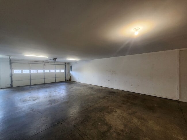 Building Photo - Weaverville Rental!