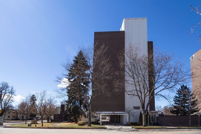 Building Photo - 421 S Howes St