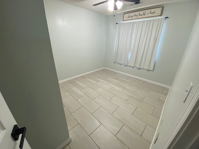 Building Photo - Cozy Home for rent in Hanford