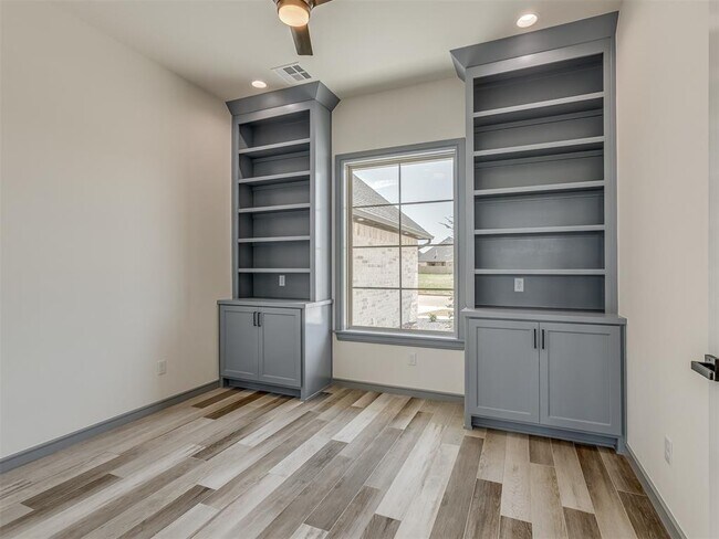 Building Photo - 9332 SW 33rd Pl