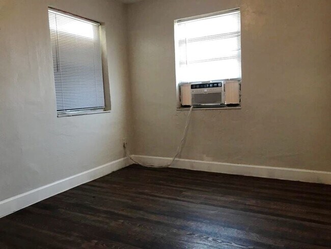 Building Photo - Ground Floor 2 Bedroom Just steps to Wynwood