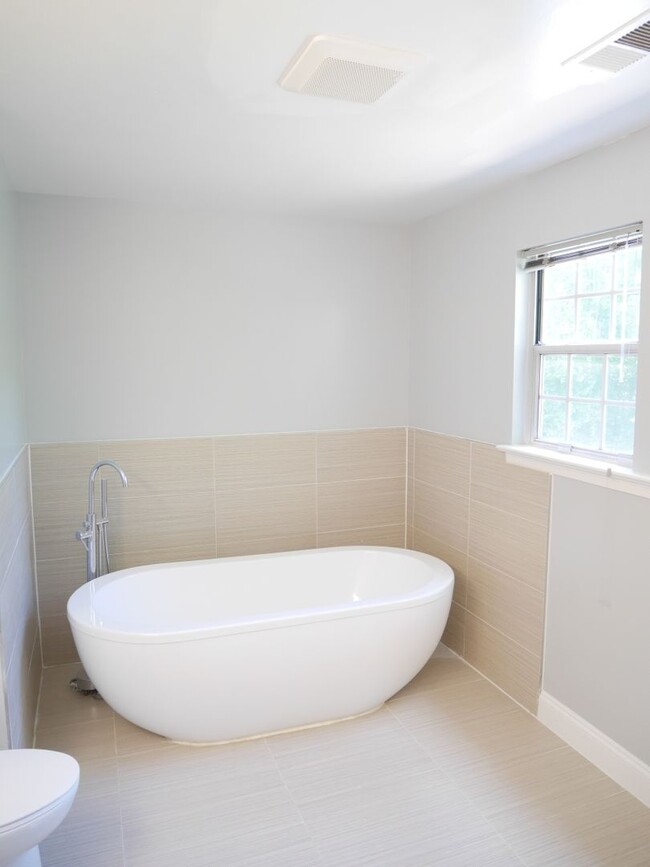 Building Photo - Recently Renovated & Move-In Ready- Bowie, MD