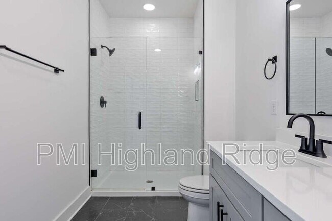 Building Photo - 700 N Dupont Ave