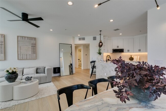 Building Photo - 8777 W Maule Ave