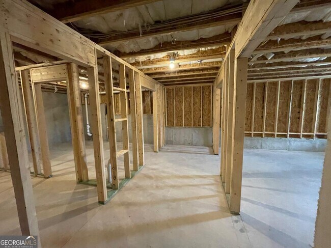 Building Photo - 7214 Whitewater Dr