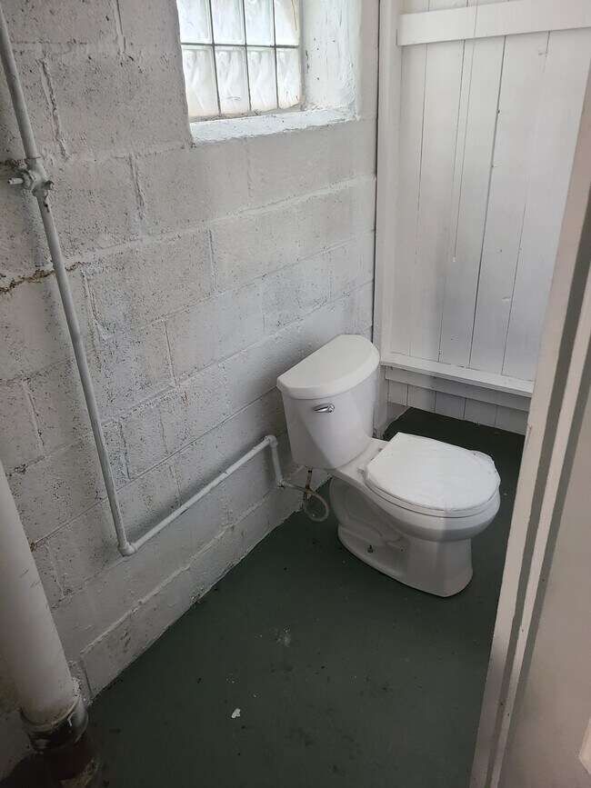 Building Photo - 1263 Grotto St