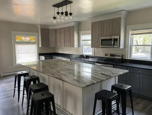 Building Photo - 35 Oak St