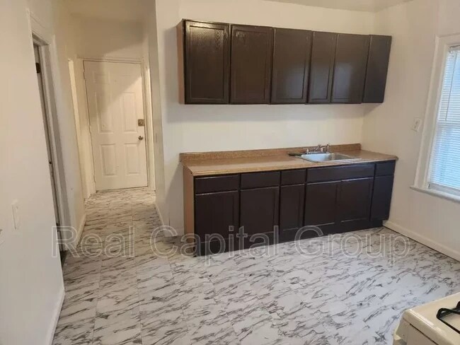 Building Photo - 408 Woodlawn Ave