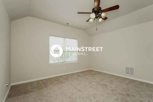 Building Photo - 5 Bedroom Pet-Friendly Home in Charlotte, NC with Main Street Renewal