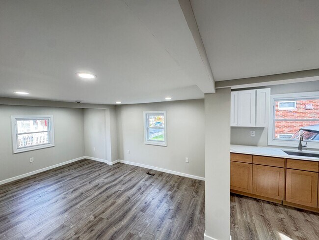 Building Photo - BRAND NEW RENOVATION! Modern 3BR Single Fa...