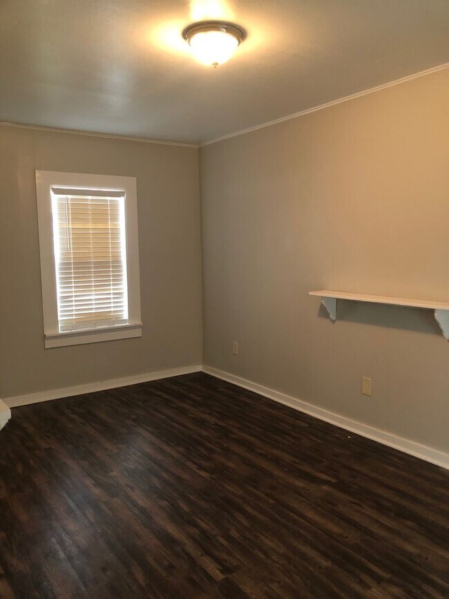 Building Photo - Historic Sanford Second Floor 1BR/1BA Apar...