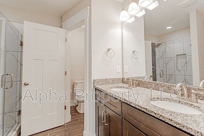 Building Photo - 400 Pangel Ln