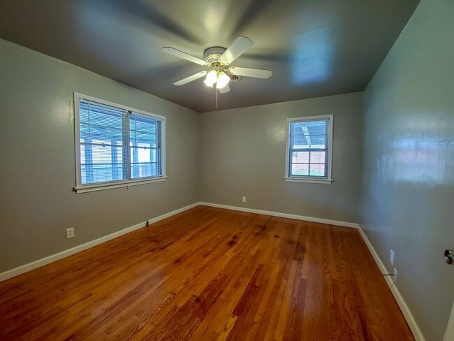 Building Photo - 4 Bedroom 2 bath Home in Shawnee