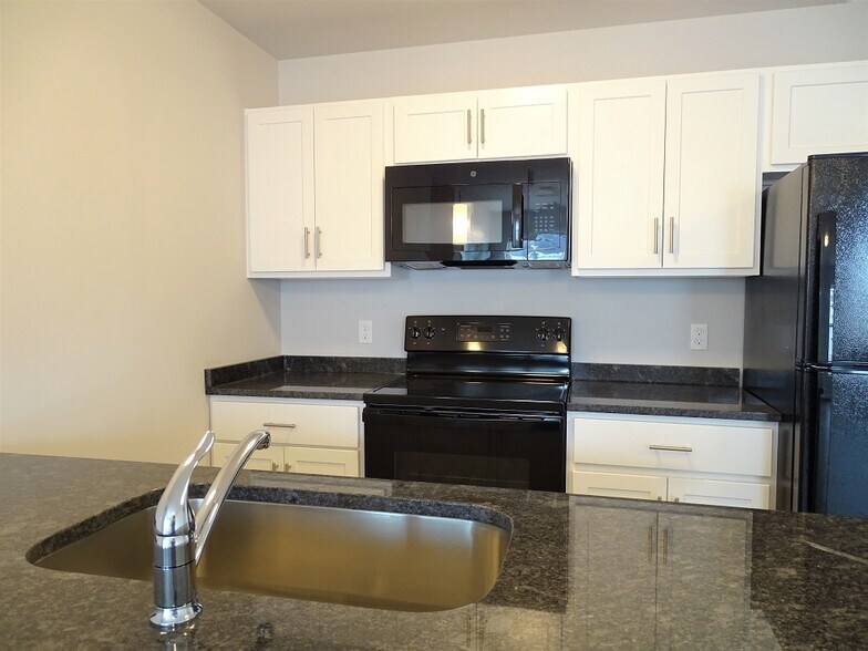 Building Photo - 26 Cobblestone Ct