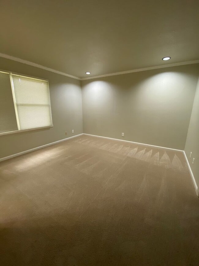 Building Photo - 2330 I St