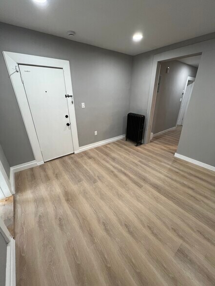 Building Photo - 456 Norwood St