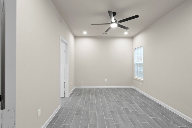 Building Photo - 11763 White Cedar St