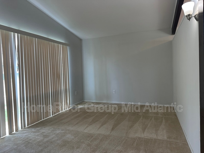 Building Photo - 6002 Ridge View Dr