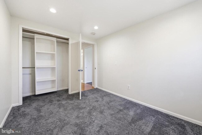 Building Photo - 10 Raleigh Pl