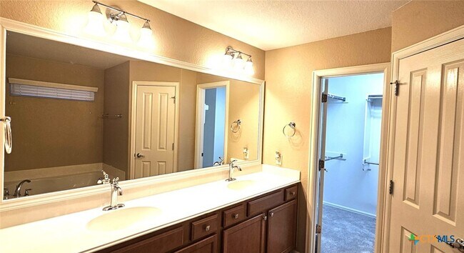 Building Photo - 6046 Mule Deer Dr