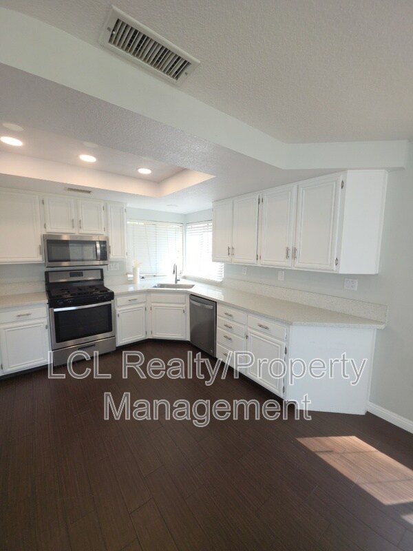 Building Photo - 24099 Golden Pheasant Ln