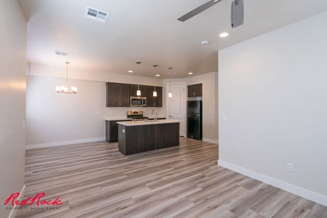 Building Photo - Hurricane Valley 3 Bedroom Townhome