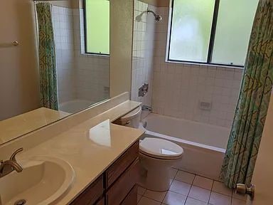 Building Photo - "Charming 2-Bedroom Retreat in Prime Santa Clara Location!"