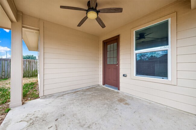 Building Photo - 21406 Forest Colony Dr