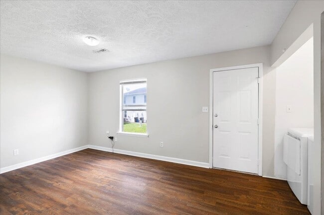 Building Photo - 152 Clover Valley Cir