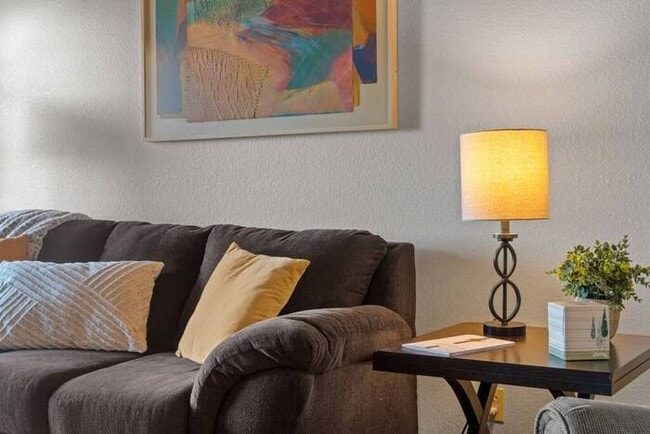 Building Photo - Beautifully Furnished 2-Bed, 2-Bath Condo ...