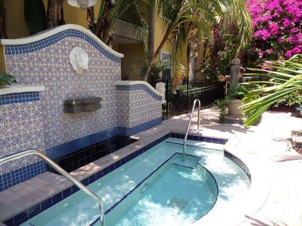 Building Photo - 2010 E Palm Ave