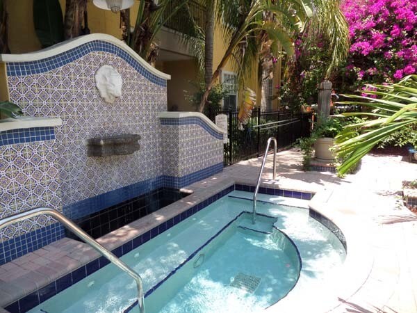 Building Photo - 2010 E Palm Ave