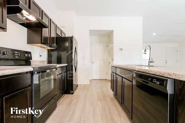Building Photo - 3685 Parade Terrace