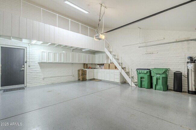 Building Photo - 7322 E Sierra Vista Dr