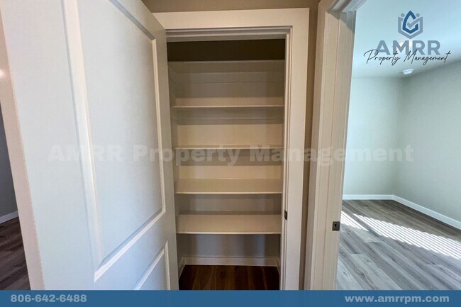 Building Photo - 3 Bedroom Townhome In Harvest Wolfforth!