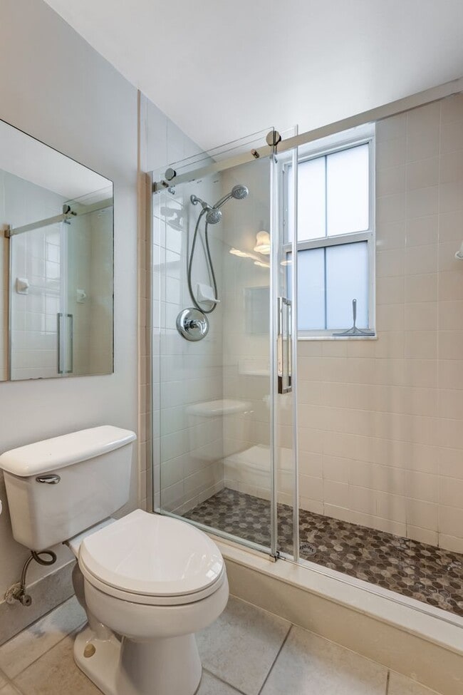 Building Photo - ** RESERVE AT NAPLES ** 3 BED / 2 BATH - TOP FLOOR CONDO - CENTRAL NAPLES - ANNUAL RENTAL