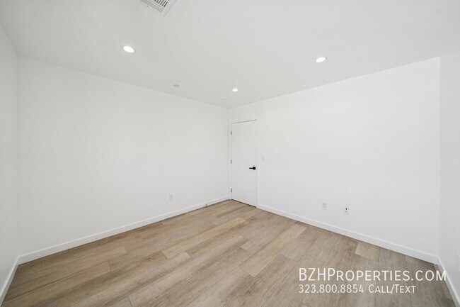 Building Photo - 837 1/2 N Harvard Blvd-837 1/2