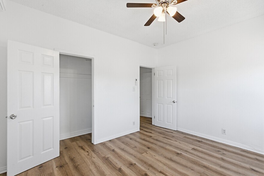 Building Photo - 707 W 48th St