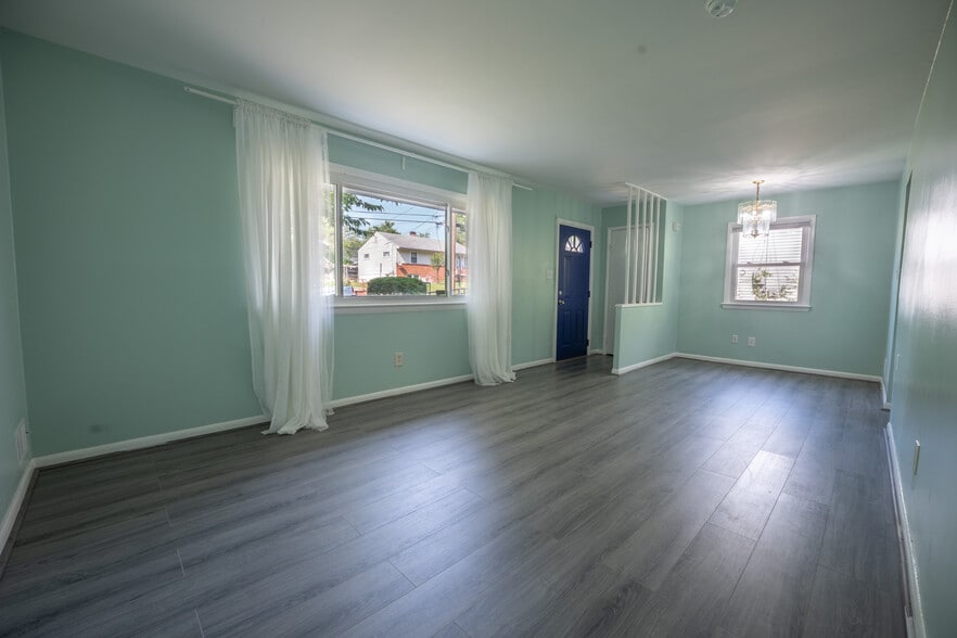 Building Photo - 5703 Kennedy St