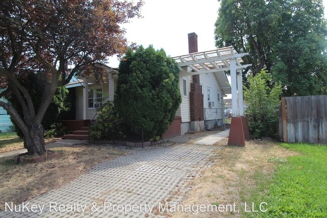 Building Photo - 2 br, 1 bath House - 2011 W. York Ave.