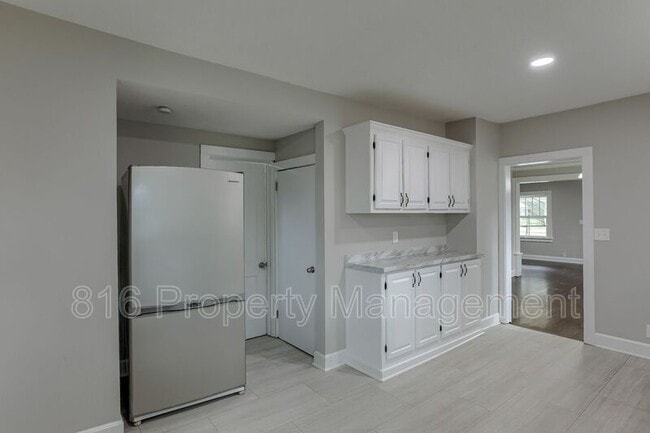 Building Photo - 2431 E 68th St