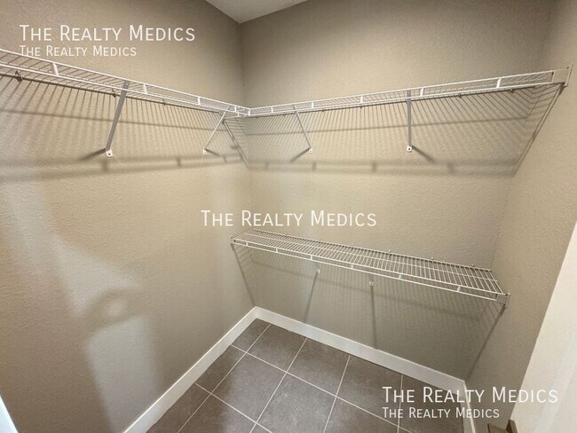 Building Photo - 205 Hibiscus Ln