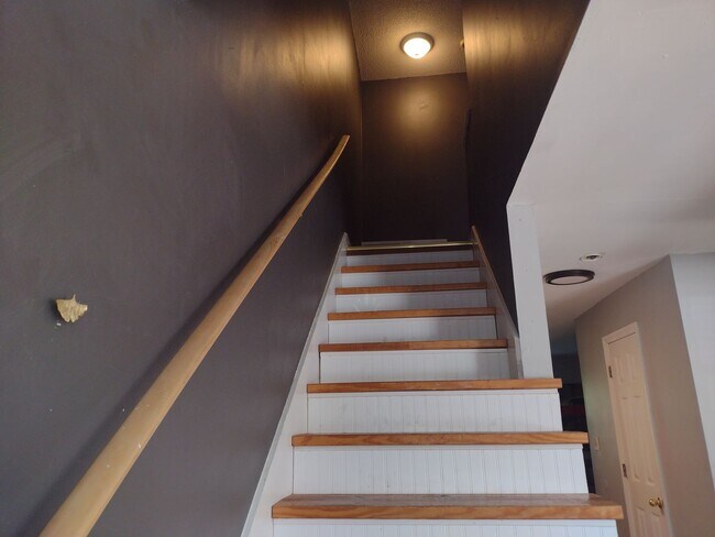Building Photo - Beautifully renovated 4 bed 5 bath condo with a private back yard