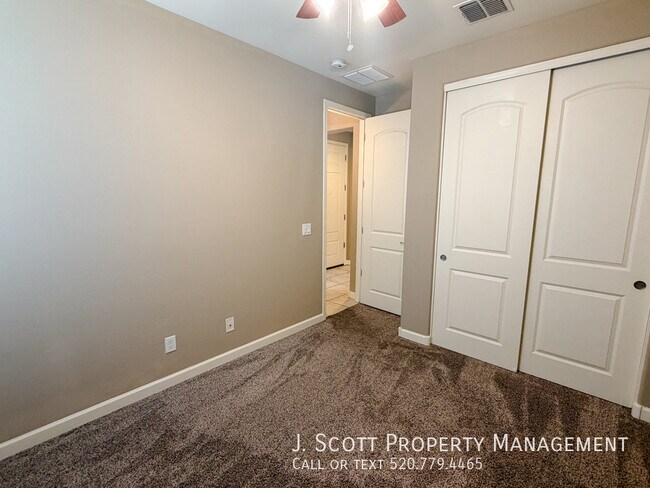 Building Photo - 9411 W Oregon Ave