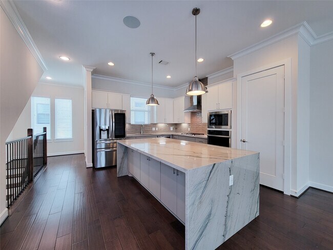 Building Photo - 845 Fisher St