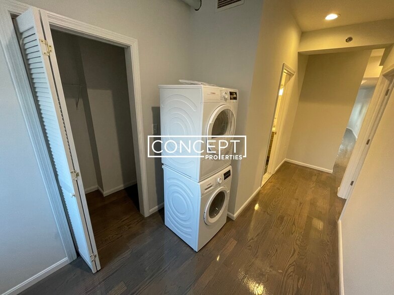 Building Photo - 1406 Beacon St