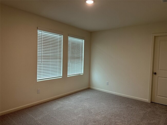 Building Photo - 129 Three Chimneys Ln